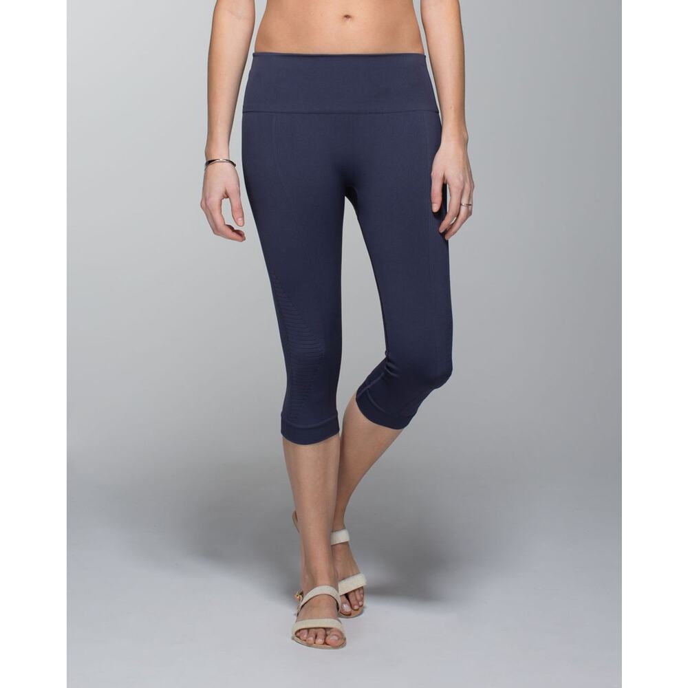 Lululemon In The Flow Crop II Pattern Cadet Blue sz 4